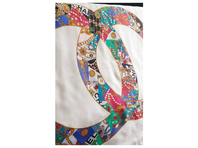 Chanel CC PERLA MULTICOLORE E MOTIVO A CATENA Bianco sporco - vista 3