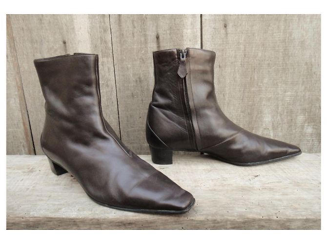 Stivaletti Hermès in pelle marrone scuro - vista 3
