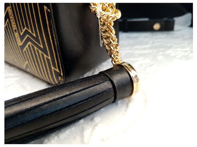 Borsa Michael Kors in pelle nera con monogramma dorato Nero - vista 8