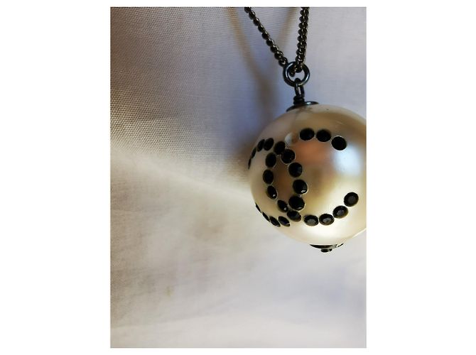 Coco Crush Collana Chanel Parade in metallo nero con perla e strass - vista 11