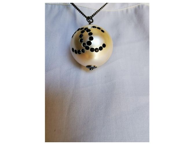Coco Crush Collana Chanel Parade in metallo nero con perla e strass - vista 13