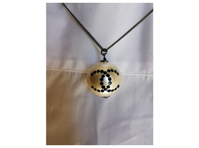 Coco Crush Collana Chanel Parade in metallo nero con perla e strass - vista 15