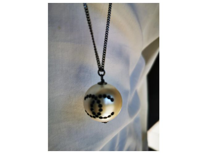 Coco Crush Collana Chanel Parade in metallo nero con perla e strass - vista 17