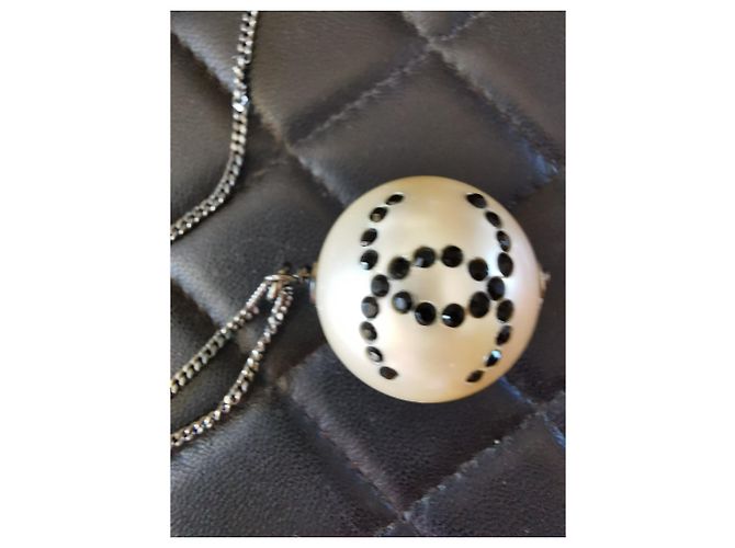 Coco Crush Collana Chanel Parade in metallo nero con perla e strass - vista 3