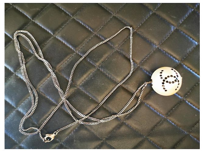 Coco Crush Collana Chanel Parade in metallo nero con perla e strass - vista 4