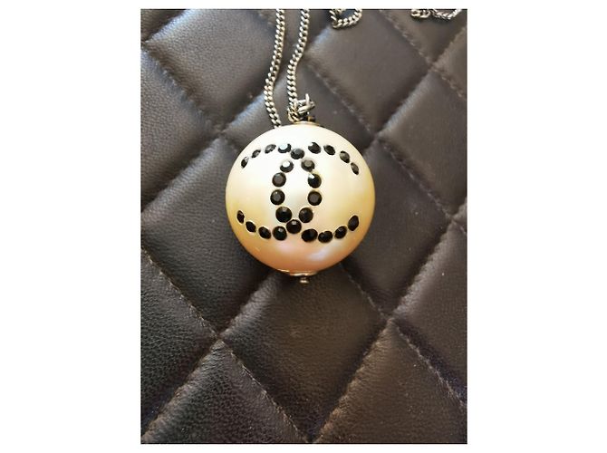 Coco Crush Collana Chanel Parade in metallo nero con perla e strass - vista 5