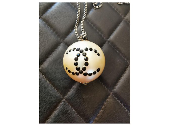 Coco Crush Collana Chanel Parade in metallo nero con perla e strass - vista 7