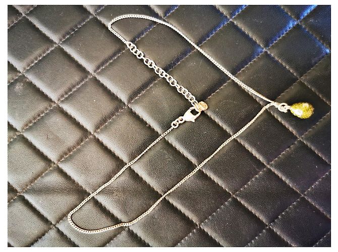 Collana Chanel con Pendente Oliva Metallo Verde Oliva - vista 11