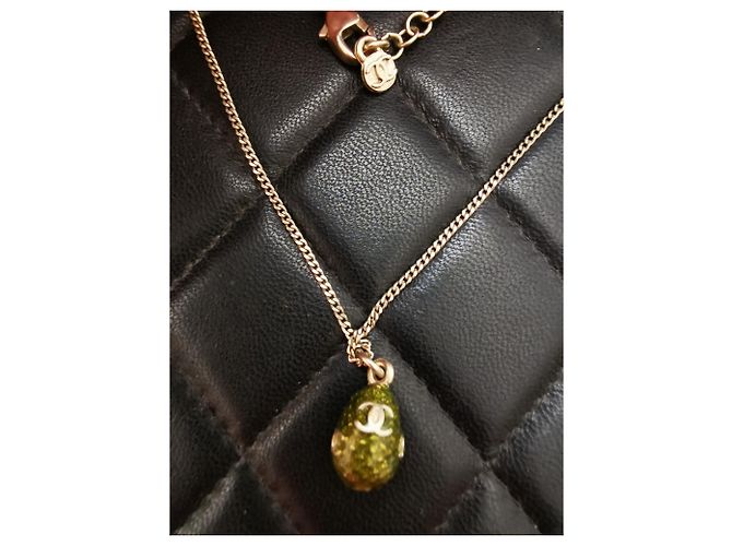 Collana Chanel con Pendente Oliva Metallo Verde Oliva - vista 18