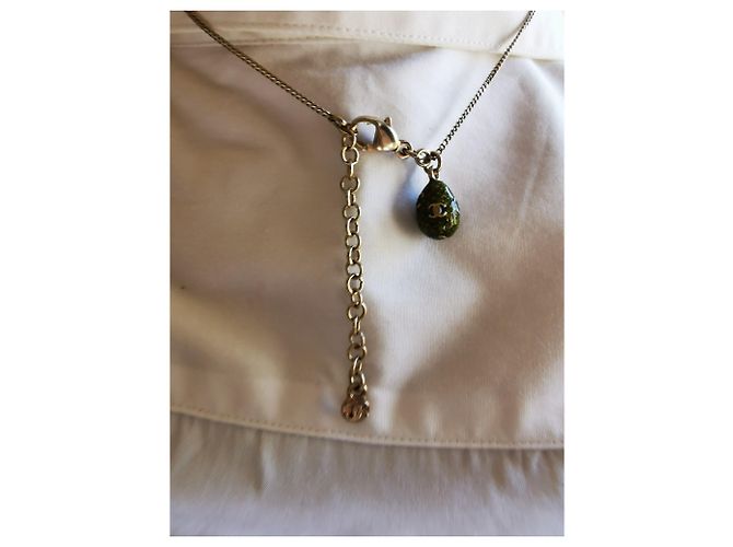 Collana Chanel con Pendente Oliva Metallo Verde Oliva - vista 6