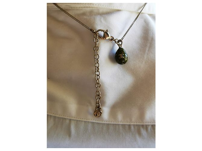 Collana Chanel con Pendente Oliva Metallo Verde Oliva - vista 7