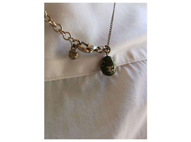 Collana Chanel con Pendente Oliva Metallo Verde Oliva - vista 8