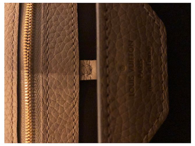 Louis Vuitton Capucines BB Galet Beige - vista 10