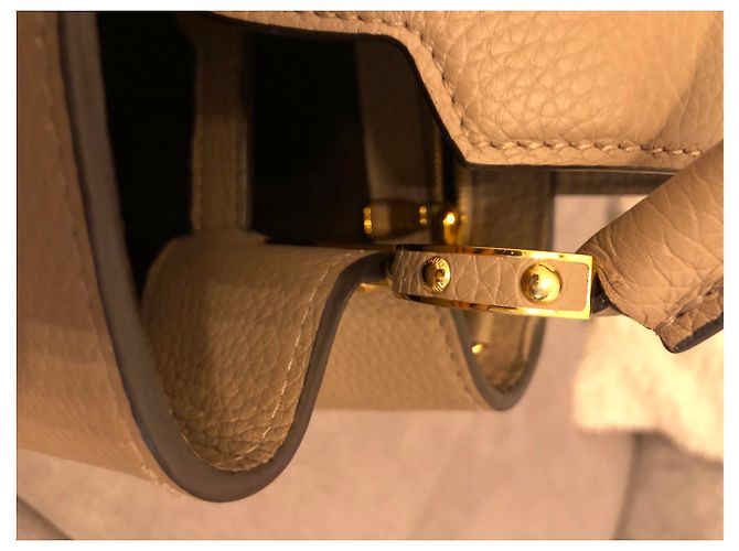 Louis Vuitton Capucines BB Galet Beige - vista 11