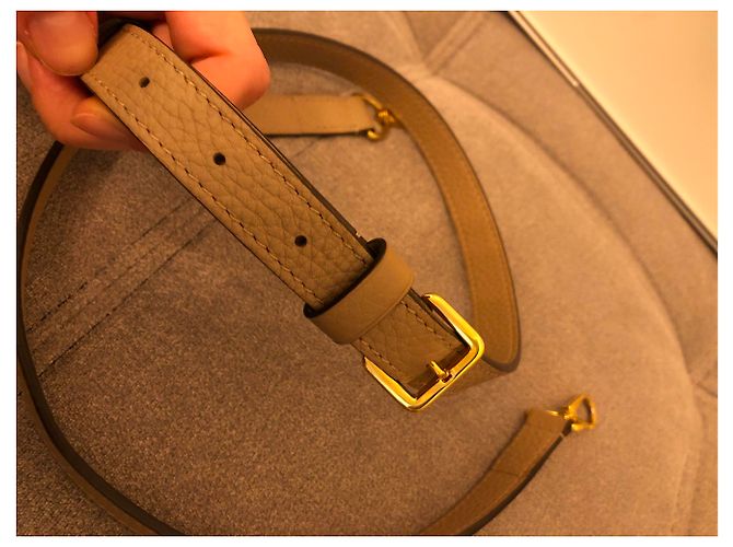 Louis Vuitton Capucines BB Galet Beige - vista 16