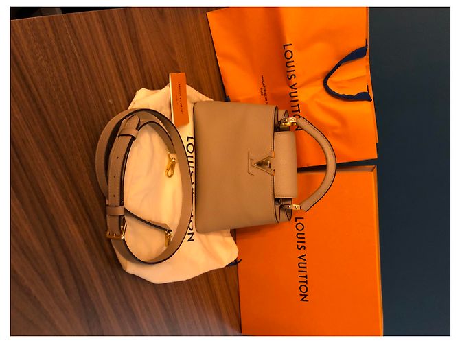 Louis Vuitton Capucines BB Galet Beige - vista 18