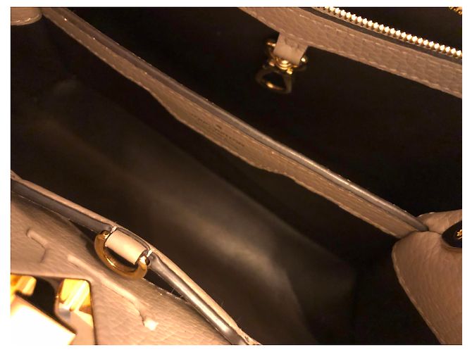 Louis Vuitton Capucines BB Galet Beige - vista 19