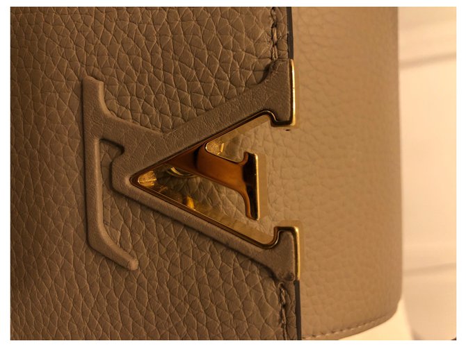 Louis Vuitton Capucines BB Galet Beige - vista 2