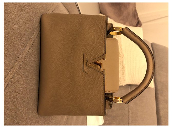 Louis Vuitton Capucines BB Galet Beige - vista 3