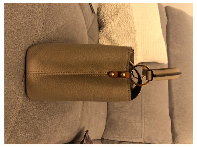 Louis Vuitton Capucines BB Galet Beige - vista 5