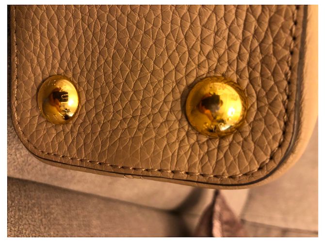 Louis Vuitton Capucines BB Galet Beige - vista 8