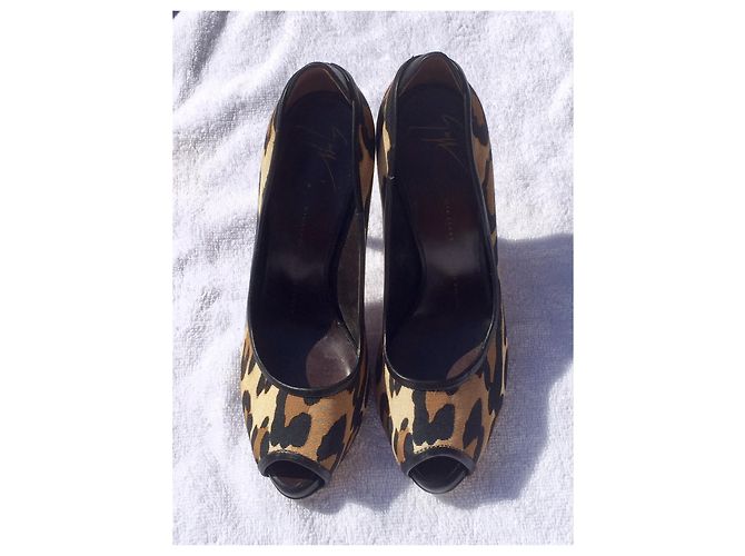 Giuseppe Zanotti Décolleté a punta scoperta leopardate Stampa leopardo - vista 5