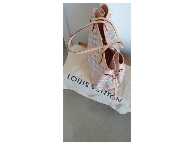 Neverfull Louis Vuitton nunca completo - vista 3