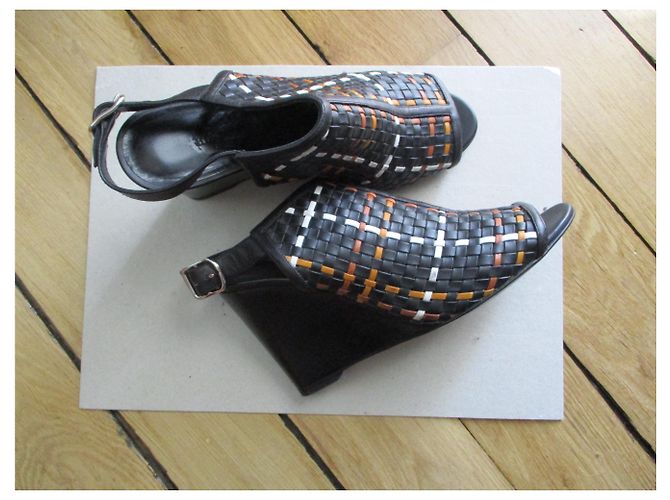 Hermès Gewebte Lederkeilsandalen, 38,5ES. Mehrfarben - Ansicht 3
