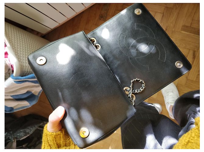 Chanel Schwarze Umhängetasche - Ansicht 12