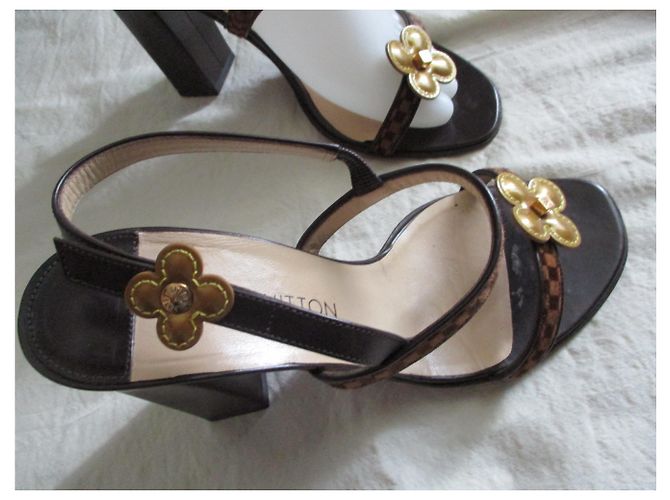 Louis Vuitton Sandali a scacchi puledro, 37,5 IT. Multicolore - vista 2