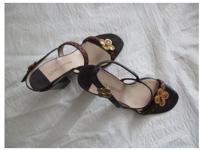 Louis Vuitton Sandali a scacchi puledro, 37,5 IT. Multicolore - vista 5