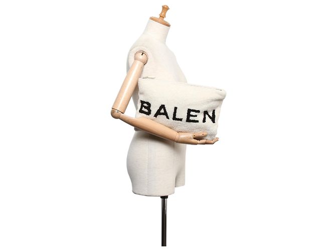 Balenciaga White Shearling Logo Clutch Bag - vista 8