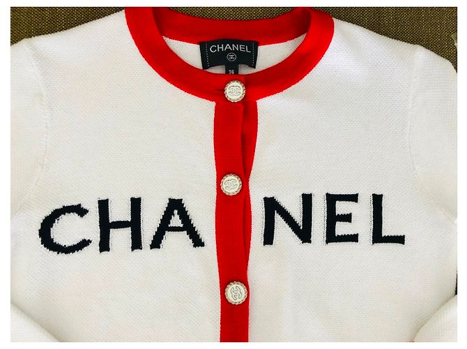 Chanel-Cardigan 2019, weiß und Rot - Ansicht 2