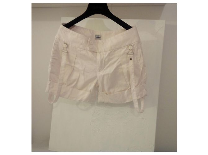 Diesel-Shorts mit Ladedetails. Perlbeige Farbe. - Ansicht 11