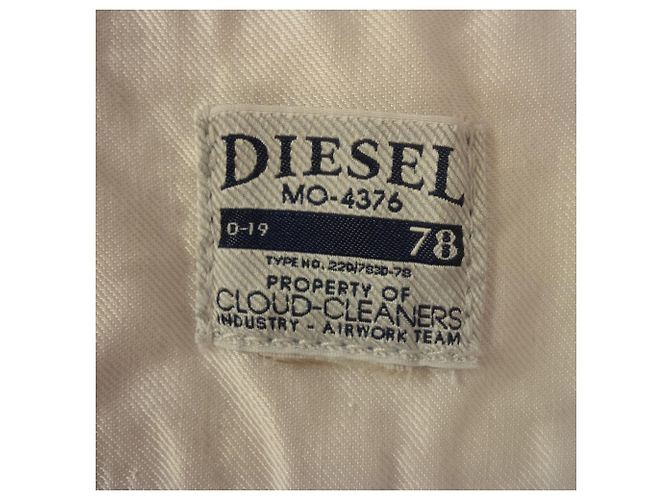 Diesel-Shorts mit Ladedetails. Perlbeige Farbe. - Ansicht 7