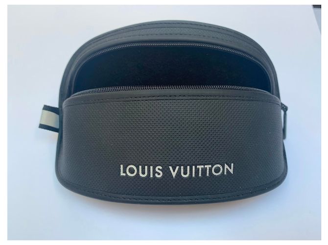 Louis Vuitton Sunglasses 4Motion earth (limited edition) Dark brown - view 2