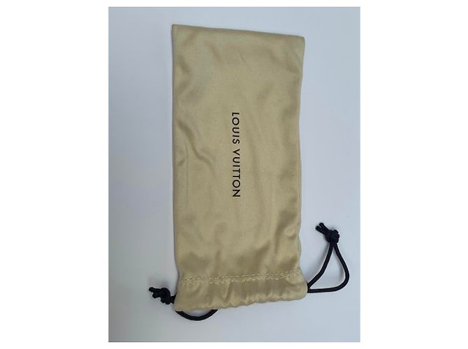 Louis Vuitton Occhiali da sole Desmayo viola cat eye Porpora - vista 8
