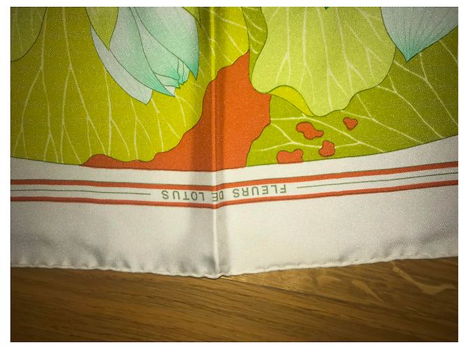 Sciarpa di seta Hermès Verde Arancione Gialla Blu Giallo Bianco sporco Blu chiaro - vista 3