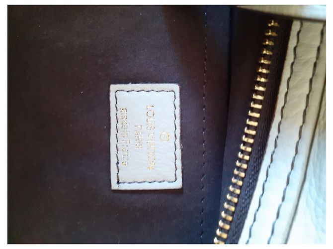 Borsa Louis Vuitton Mahina in pelle beige - vista 5