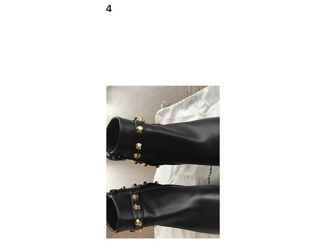 Balenciaga Bottines en cuir de veau noir et clous dorés - vue 3