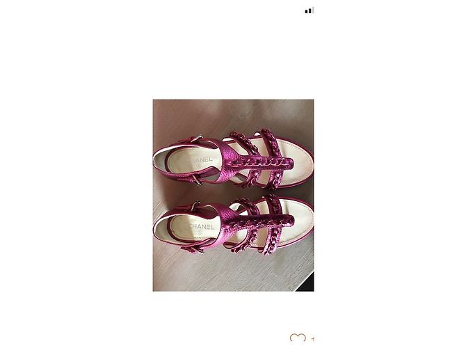 Sandali Chanel in pelle metallizzata fushia con catene Rosa - vista 2
