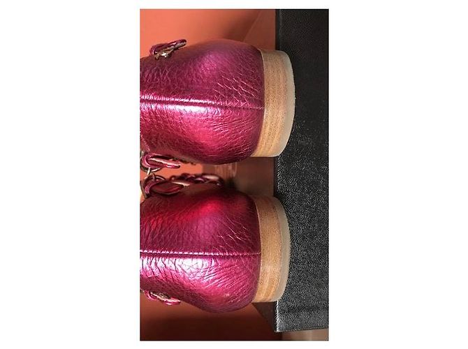 Sandali Chanel in pelle metallizzata fushia con catene Rosa - vista 4