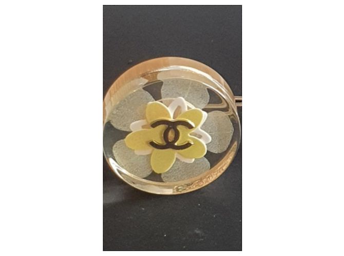 Molletta Chanel in resina dorata con logo fiore D'oro - vista 4