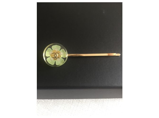 Accessorio per Capelli Chanel Fiore Logo Oro e Resina Verde D'oro - vista 2