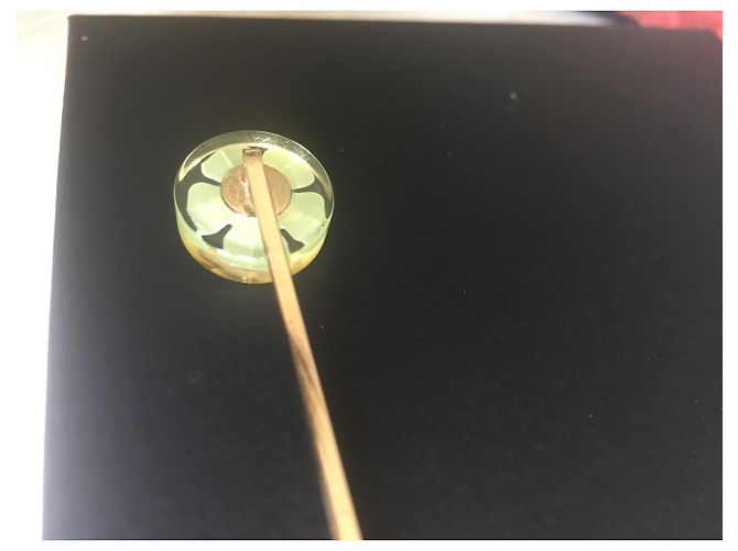 Accessorio per Capelli Chanel Fiore Logo Oro e Resina Verde D'oro - vista 3