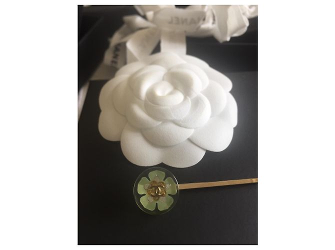 Accessorio per Capelli Chanel Fiore Logo Oro e Resina Verde D'oro - vista 5