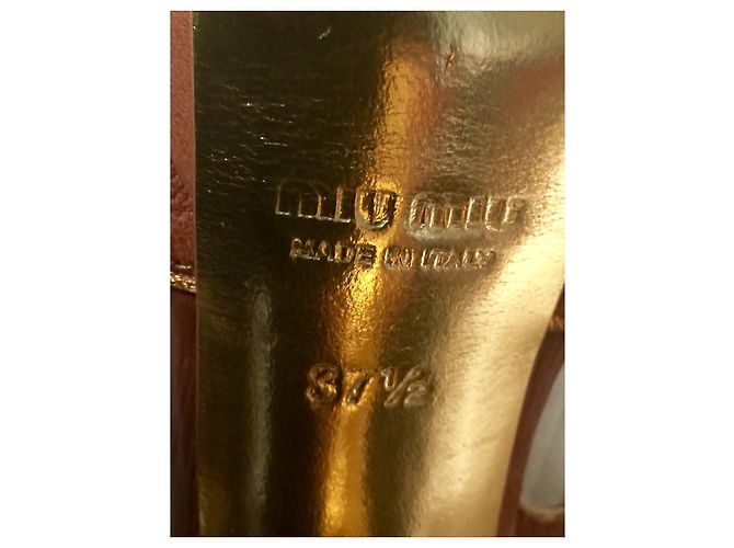 Miu Miu Sandali con plateau con tacco alto ingioiellati Marrone D'oro - vista 3