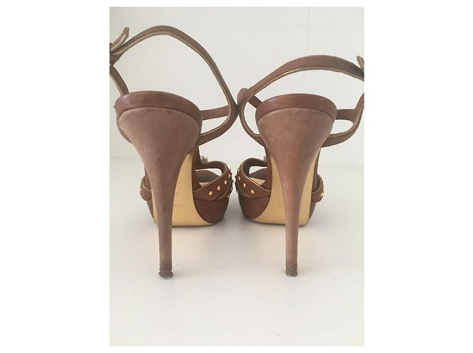 Miu Miu Sandali con plateau con tacco alto ingioiellati Marrone D'oro - vista 7