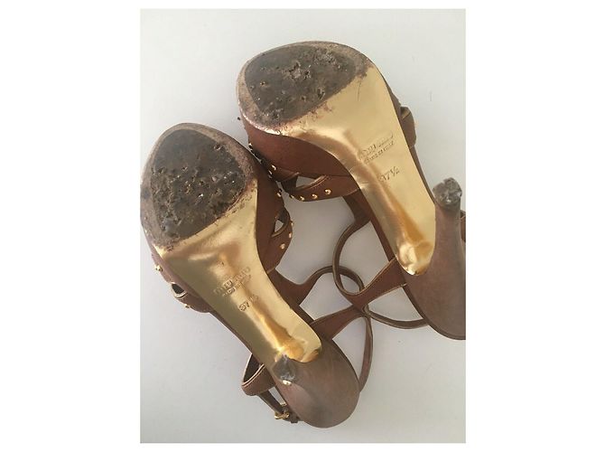 Miu Miu Sandali con plateau con tacco alto ingioiellati Marrone D'oro - vista 8