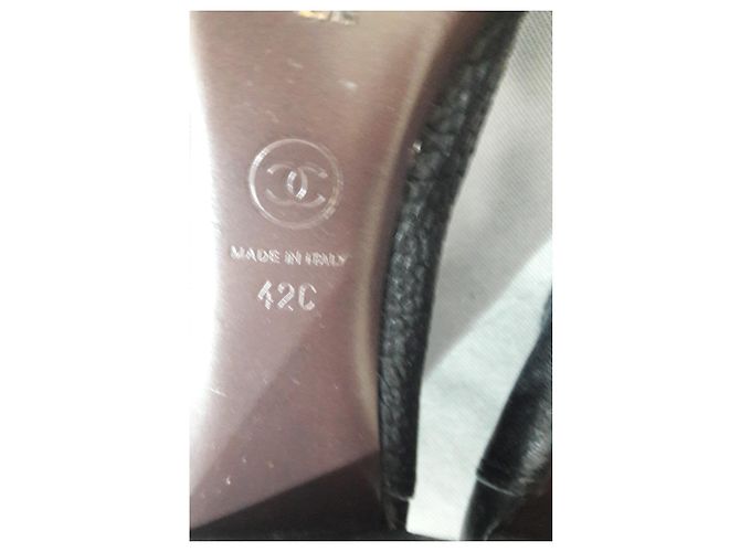 Botas Chanel de couro canelado e lã preto - vista 6